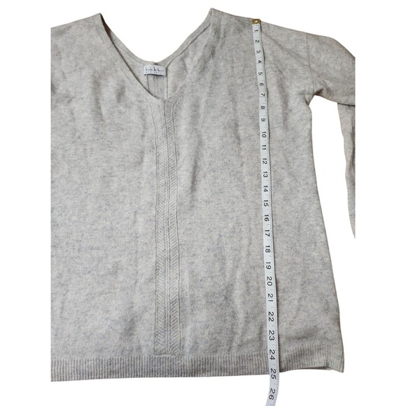 Nicole Miller Cashmere V-neck Sweater Women's Size XL Light Gray Soft Capsule - Picture 8 of 8